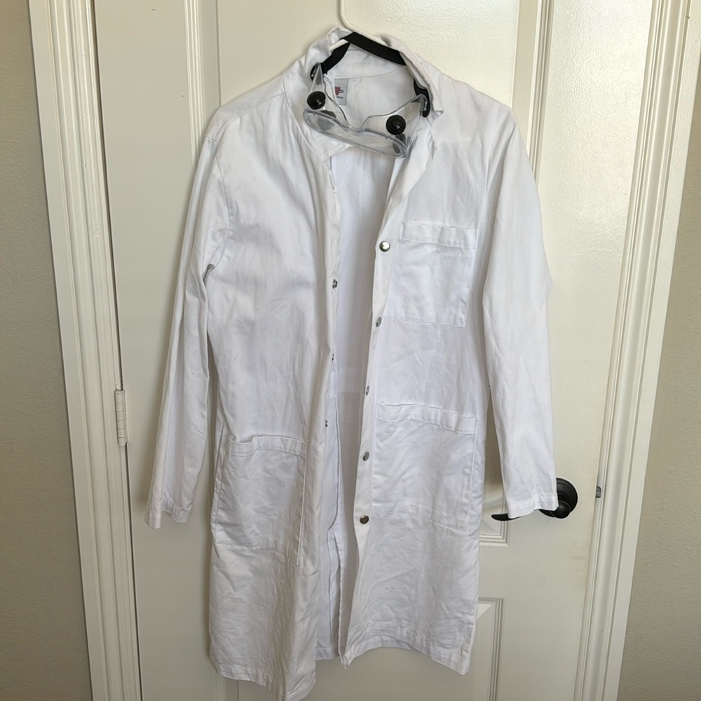 Lab Coat with Detachable Buttons and Lab Goggles